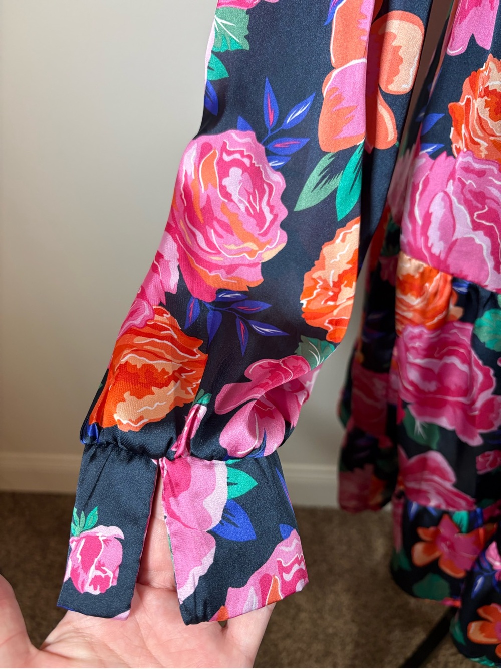 Francesca’s Mi Ami Satin Floral Long Balloon Sleeve Tiered Dress Plunge Cutout M - Picture 4 of 11